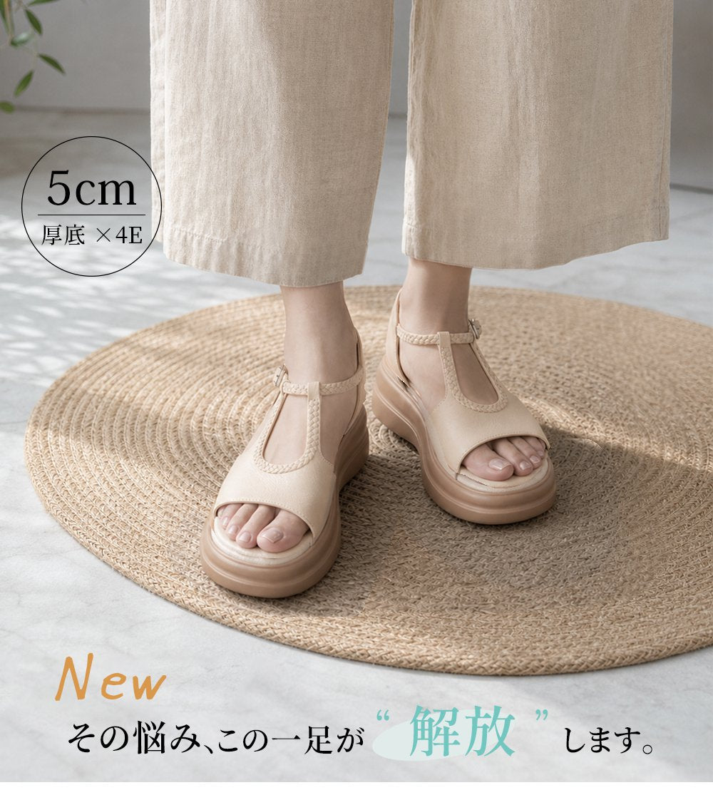 レトロなオープントゥ・ローファーサンダル。